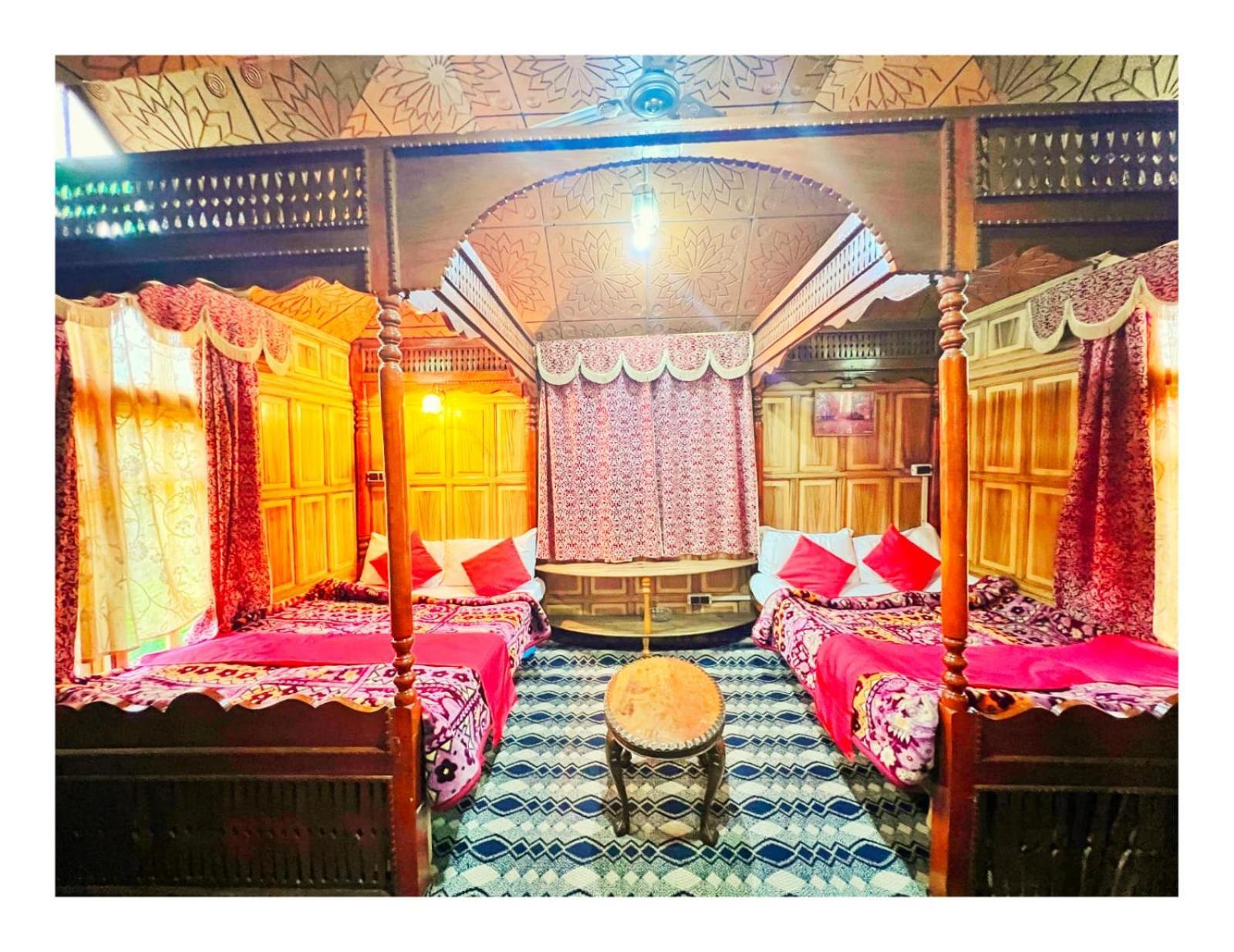 מלון Srīnagar Mossess Group Of Houseboats מראה חיצוני תמונה