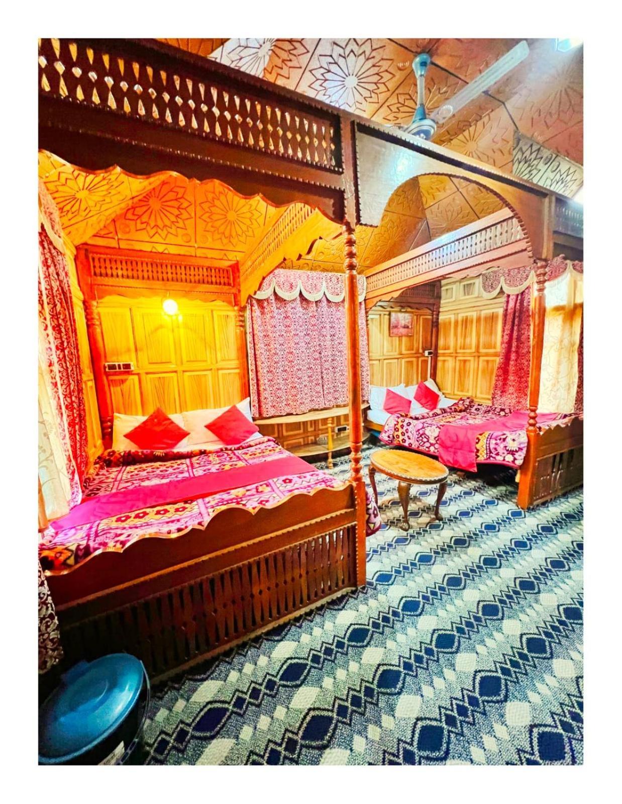 מלון Srīnagar Mossess Group Of Houseboats מראה חיצוני תמונה
