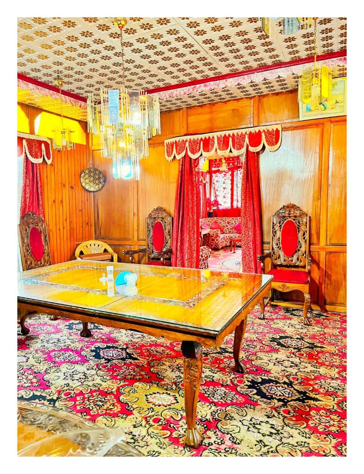 מלון Srīnagar Mossess Group Of Houseboats מראה חיצוני תמונה