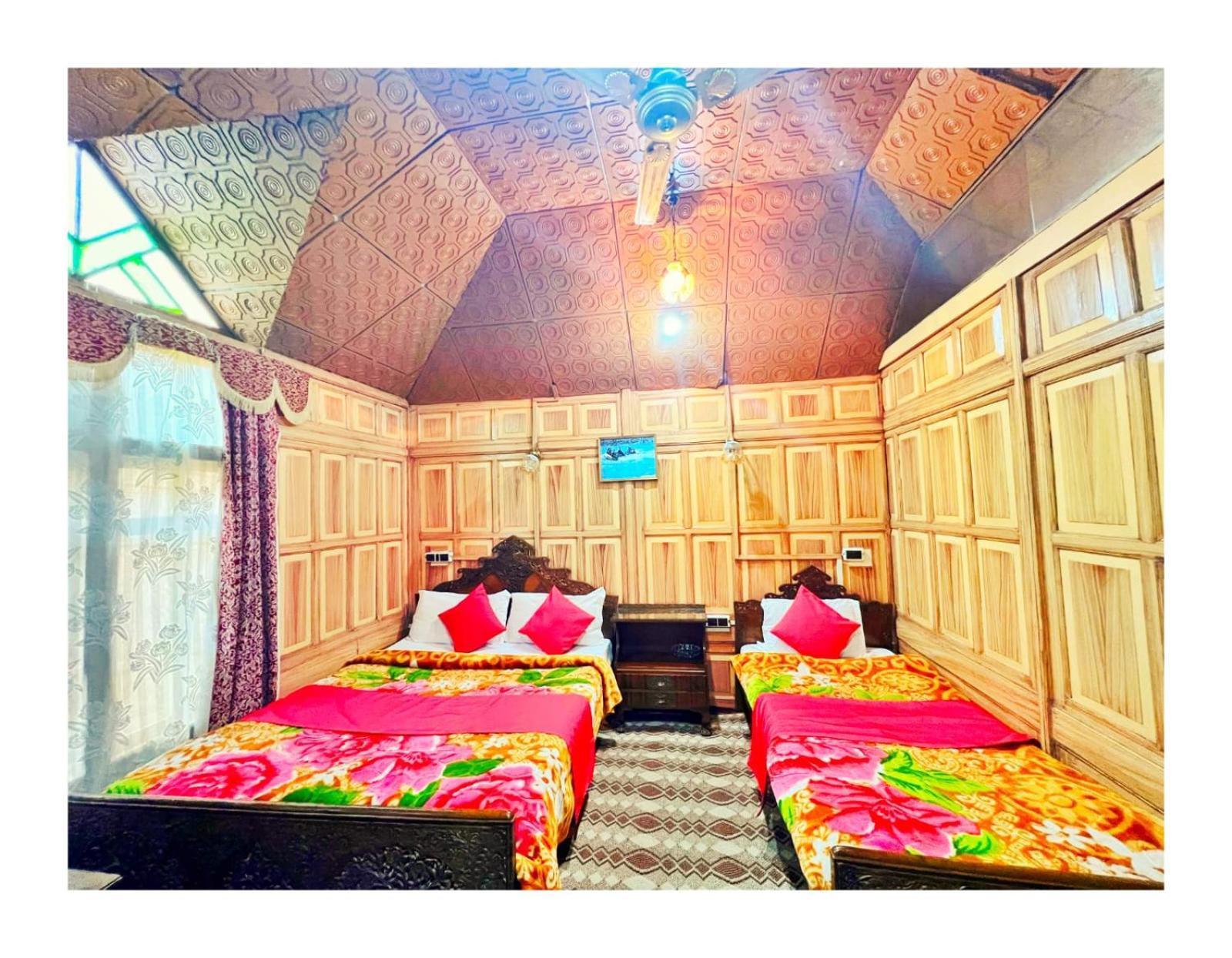 מלון Srīnagar Mossess Group Of Houseboats מראה חיצוני תמונה