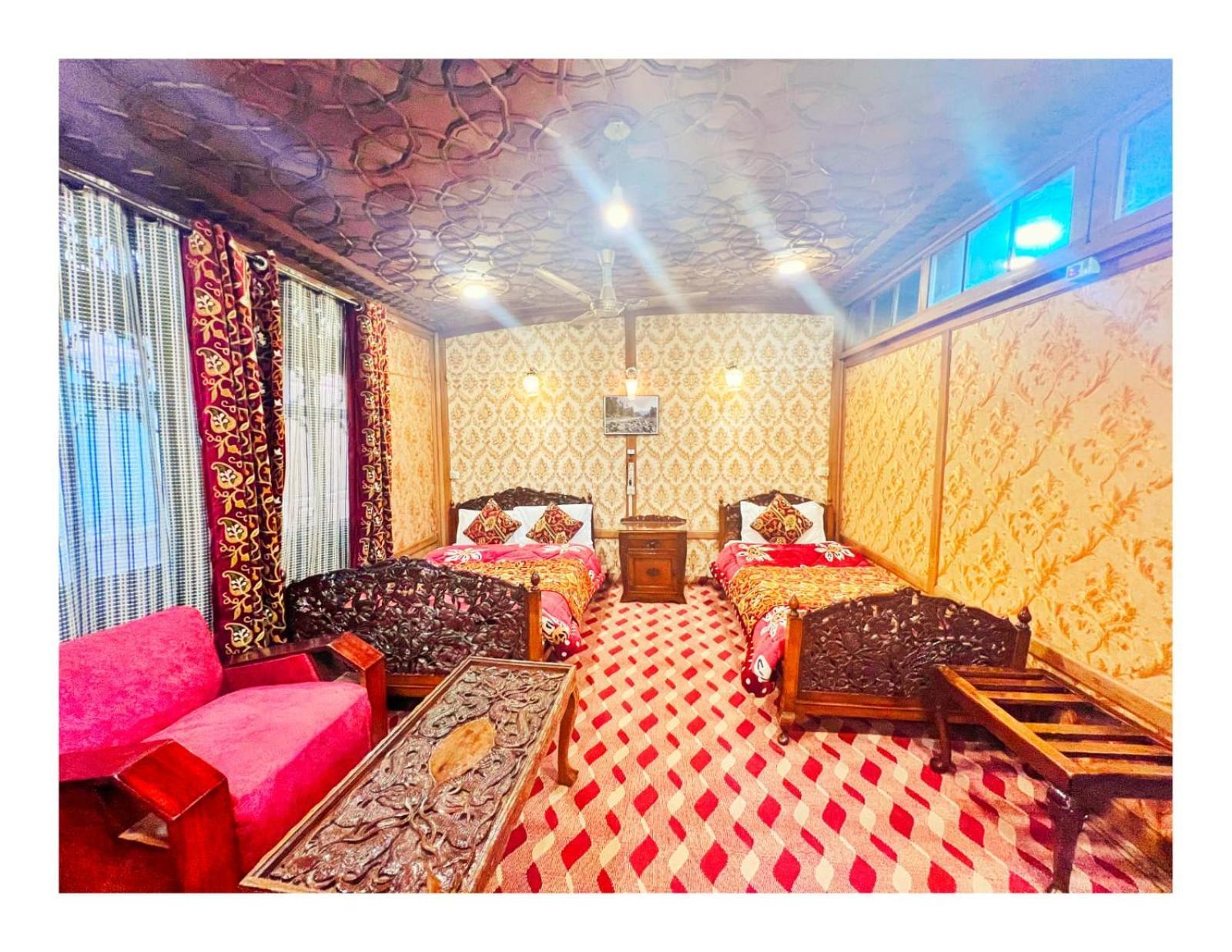 מלון Srīnagar Mossess Group Of Houseboats מראה חיצוני תמונה