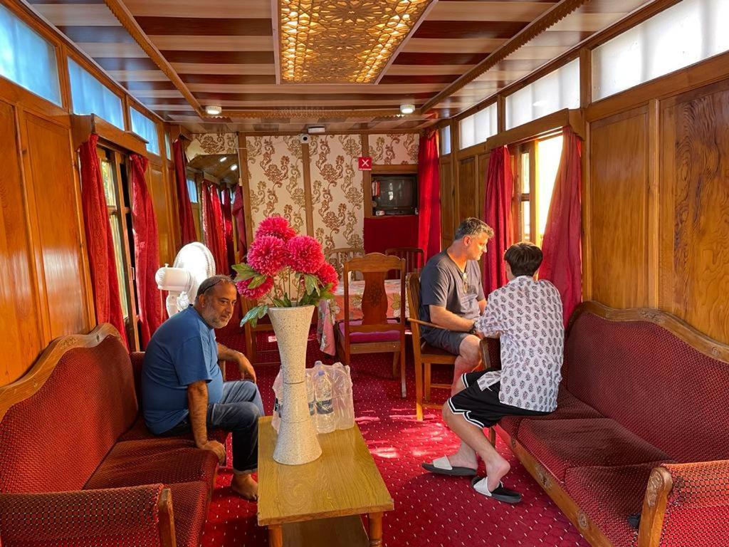 מלון Srīnagar Mossess Group Of Houseboats מראה חיצוני תמונה