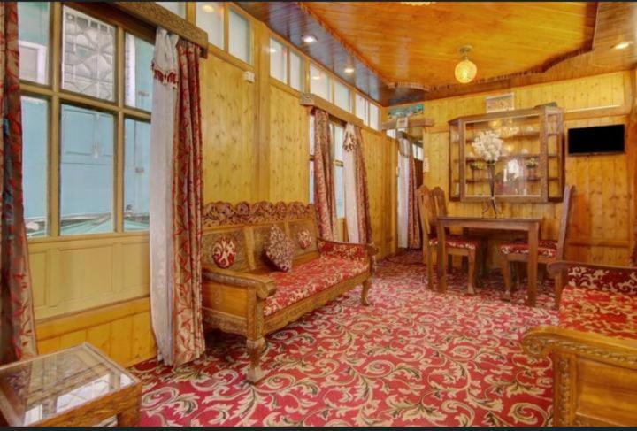 מלון Srīnagar Mossess Group Of Houseboats מראה חיצוני תמונה