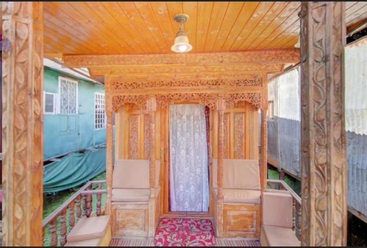 מלון Srīnagar Mossess Group Of Houseboats מראה חיצוני תמונה