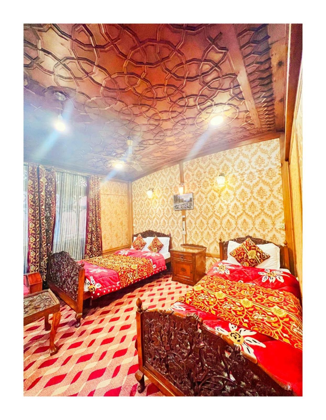 מלון Srīnagar Mossess Group Of Houseboats מראה חיצוני תמונה
